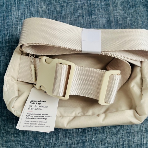 (Sold) NWT Lululemon Everywhere Belt Bag (White Opal) - Picture 4 of 4
